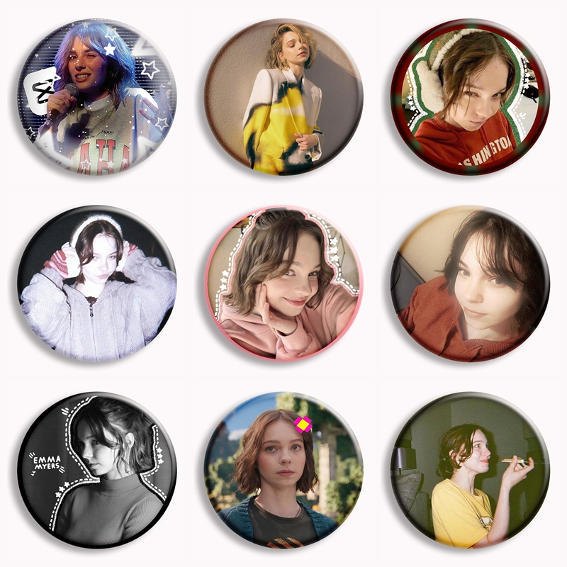 Pin Button Badge - Pin Bros Lembut Estetis Emma Myers,